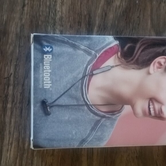 Soundlogic XT Magnetic Connect Wireless Stereo Earbuds, rechargeable battery NEW - Picture 3 of 4